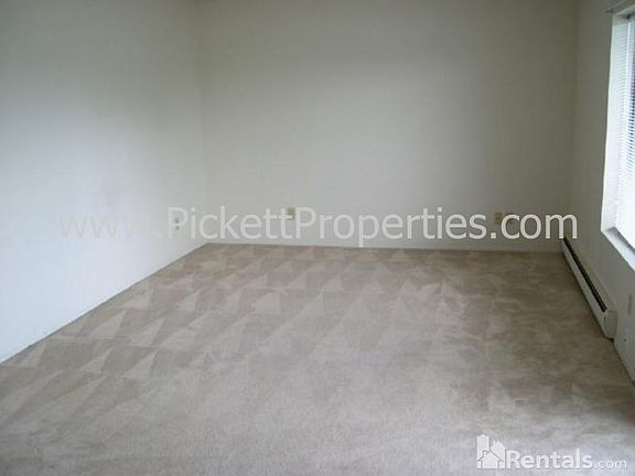 3rd image of 924 Shorewood Dr APT F62