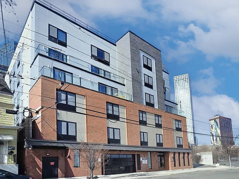 211 Baldwin Ave #403 — Photo 5