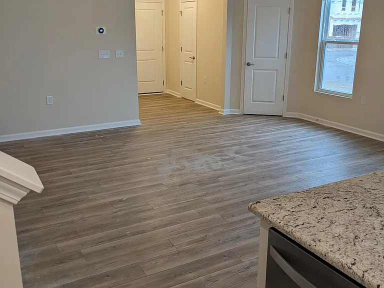 877 McKenzie Park Ter — Photo 4