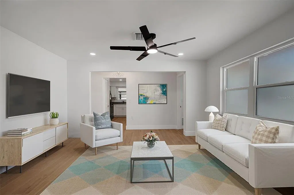 2 bed, 2.0 bath, 735 sqft, $2,100 — Photo 2