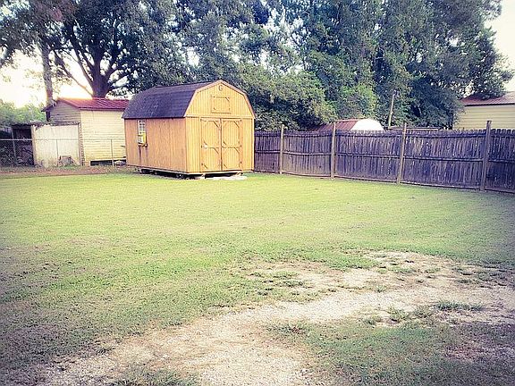 3rd image of 119 Willowbark Ln