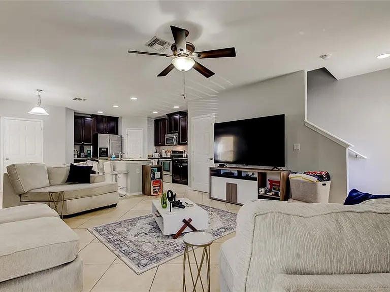 4623 Chatterton Way — Photo 3