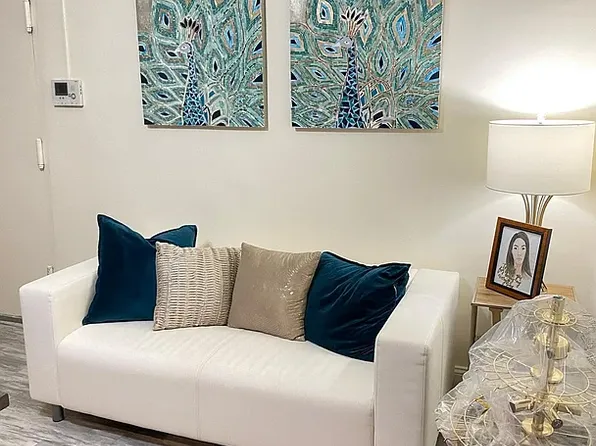 16 Broadway Terrace image 1 of 9