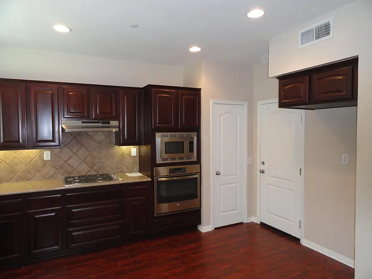 4503 Bella Ct — Photo 9