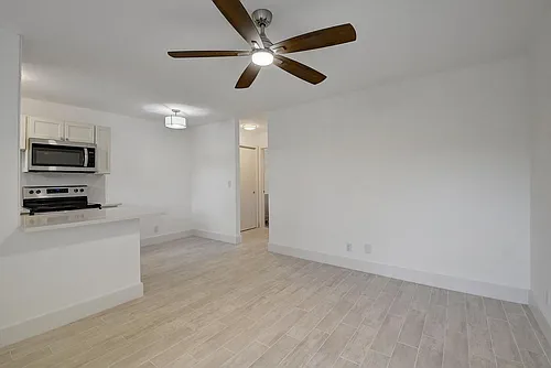 525 S Broadway #M Photo 1