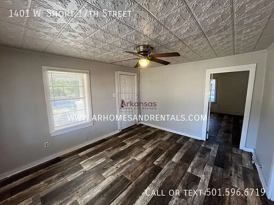 1/2 Off First Month's Rent Special! ~ 1401 W. Short 17th Street ~ 3 Bedrooms | 1 Bathroom — Photo 2