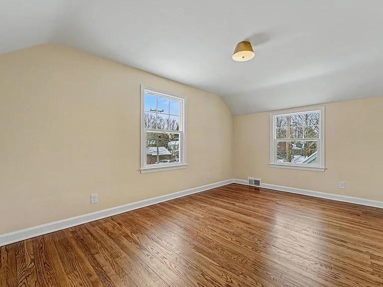 303 Wesley St — Photo 17