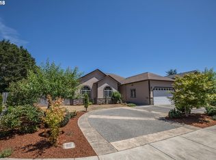 1097 Seagate Ave, Coos Bay, OR 97420