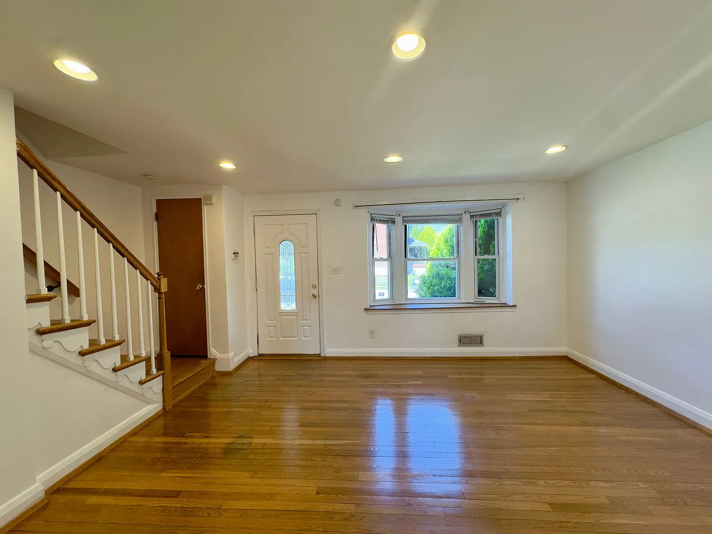 Charming 3 Bedroom/2 Bathroom Townhome in Loch Raven, MD! — Photo 2