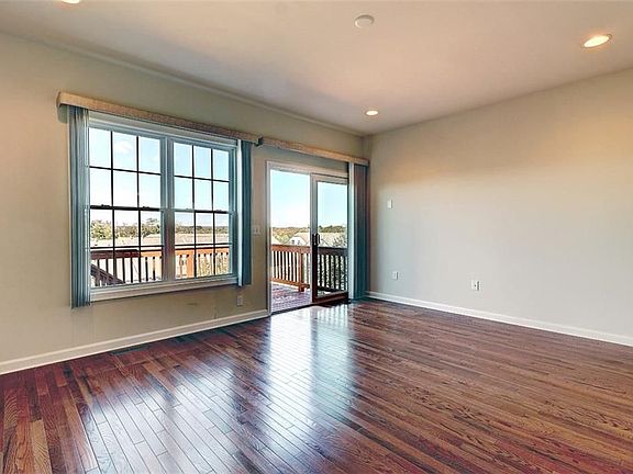 4th image of 123 Camden Ct