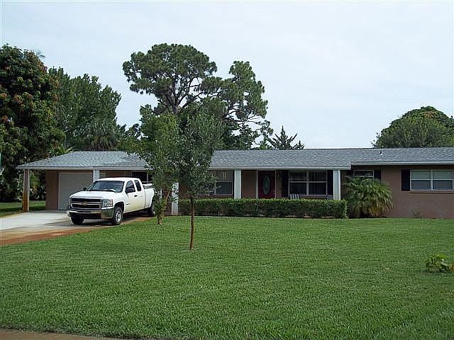2nd image of 300 SW Dyer Dr