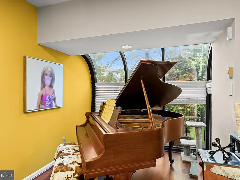 1410 Chanticleer — Photo 10