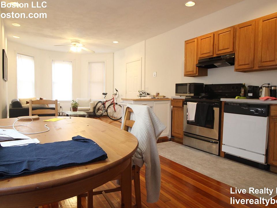2nd image of 61 Mansfield St #1