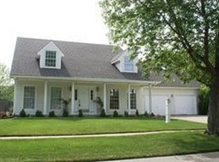 2607 Cherry Creek Rd, Champaign, IL 61822