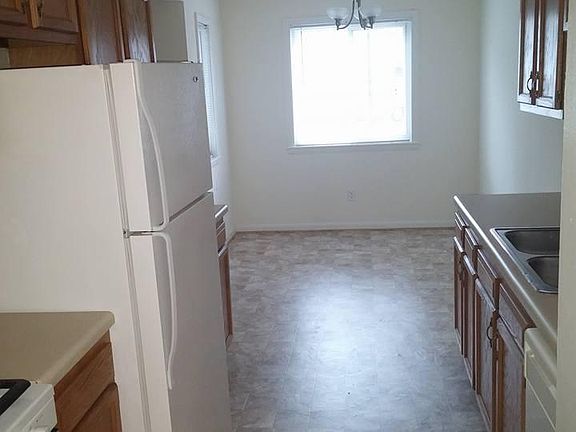 5th image of 225 Thoreau Cir APT A
