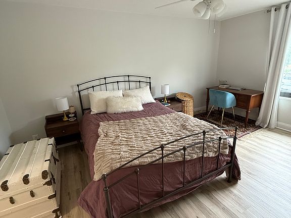 2nd image of 205 Yoakum Pkwy Unit 306