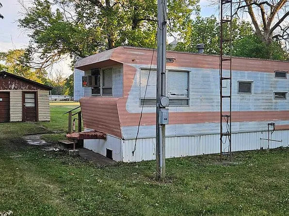 215 E 2nd Ave, Rankin, IL 60960