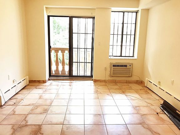 3rd image of 2454 37th St APT 2R