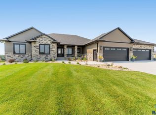 2105 N Marlowe Ave, Sioux Falls, SD 57110