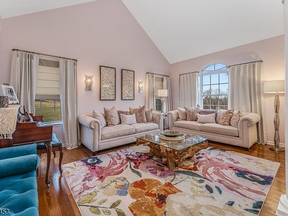 4th image of 6 Columbine Ct