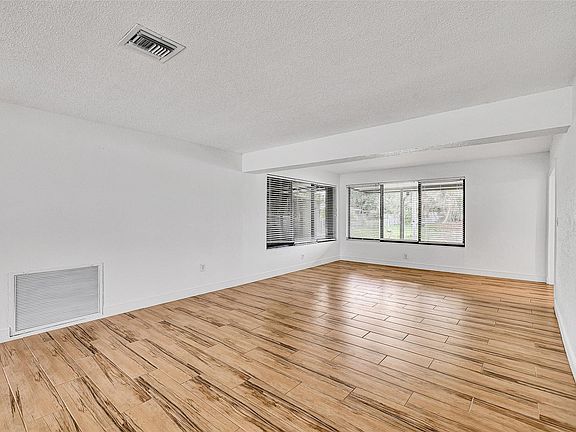 5th image of 1120 NW 83rd Way