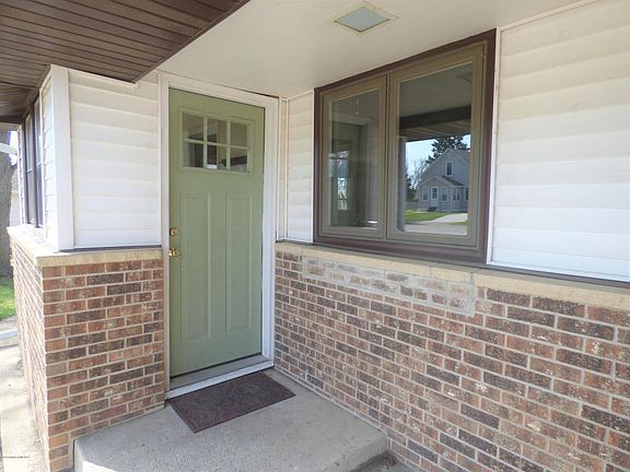 5th image of 104 Woodland Ave W
