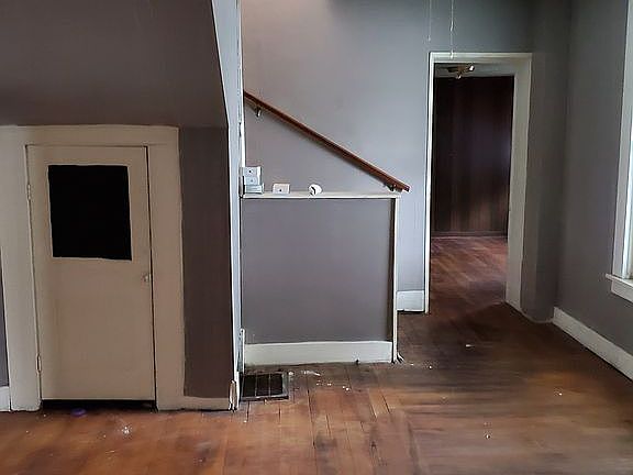 5th image of 1056 W North St
