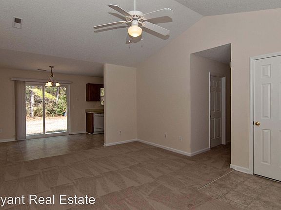3rd image of 212 Birch Creek Dr