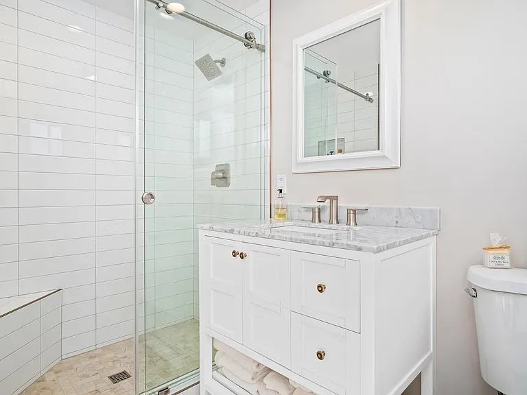 1511 Acheson St — Photo 10