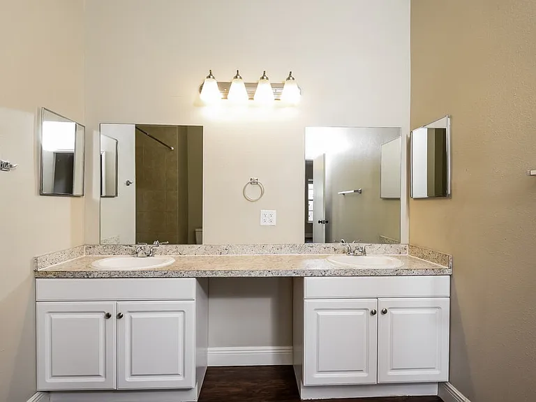 1405 Timberbend Cir — Photo 12