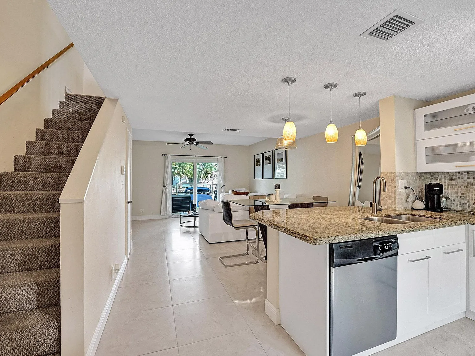 2 bed, 2.5 bath, 1018 sqft, $3,250 — Photo 3