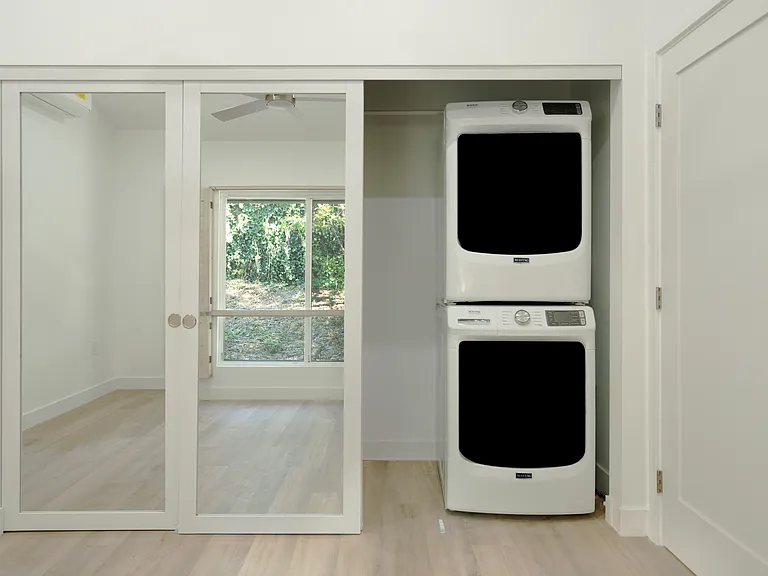 1065 Warwick Ave #C — Photo 3
