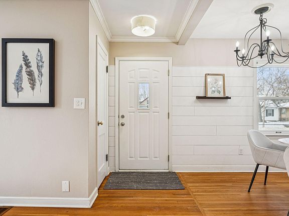 4th image of 5525 36th Ave S