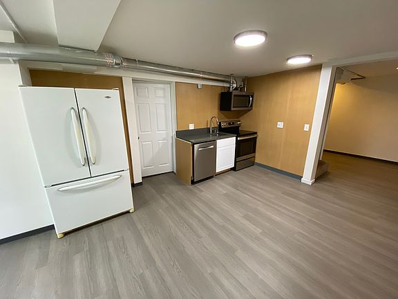 3rd image of 5018 18th Ave NE #B