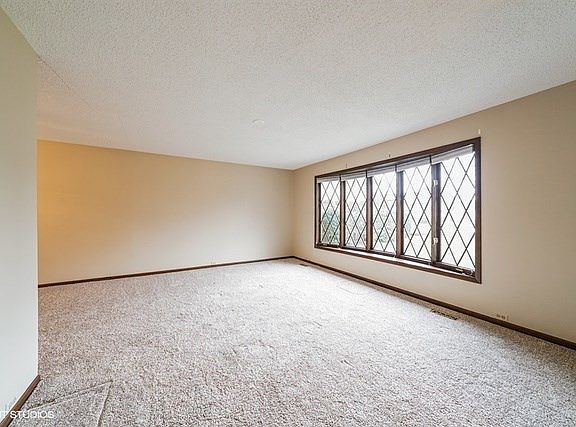 4th image of 697 N Kenilworth Ave