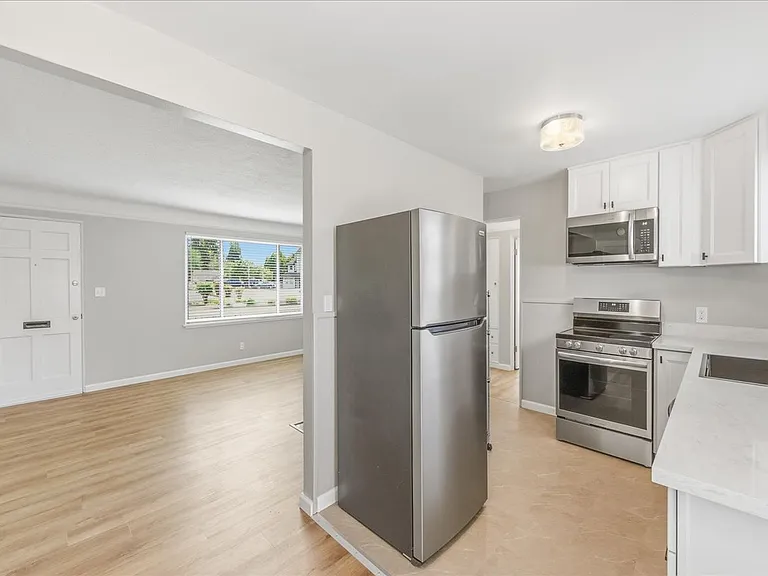 360 E Dartmouth St — Photo 5
