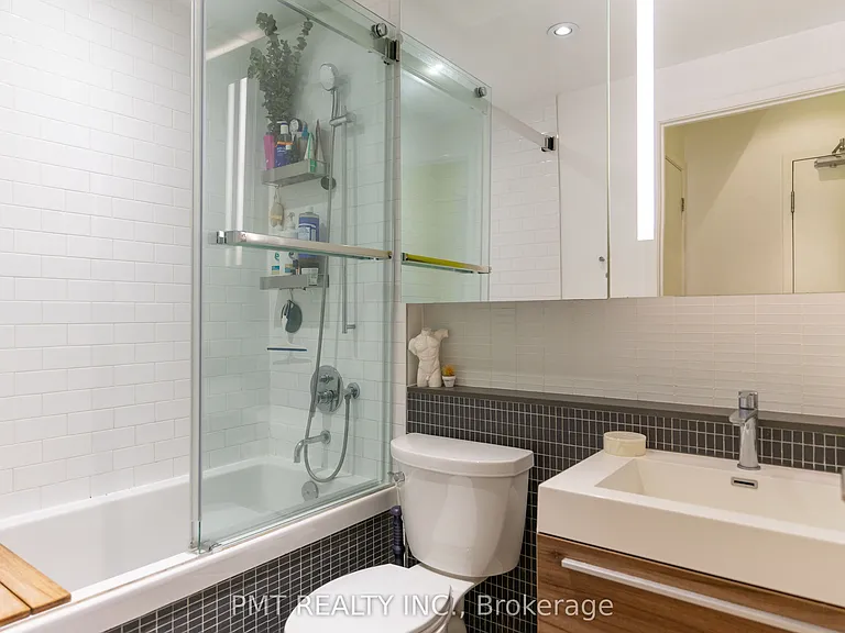 8 Dovercourt Rd #204 — Photo 17