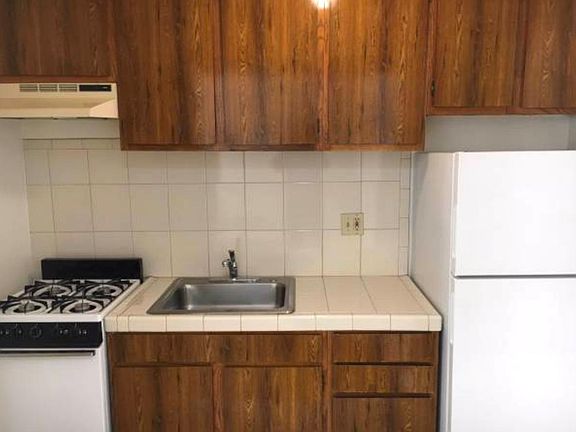 3rd image of 4901 Beverly Blvd APT 23