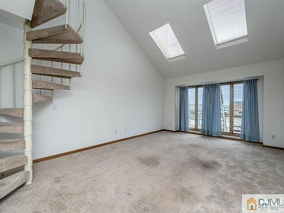 3rd image of 1660 Bay Blvd Unit 5