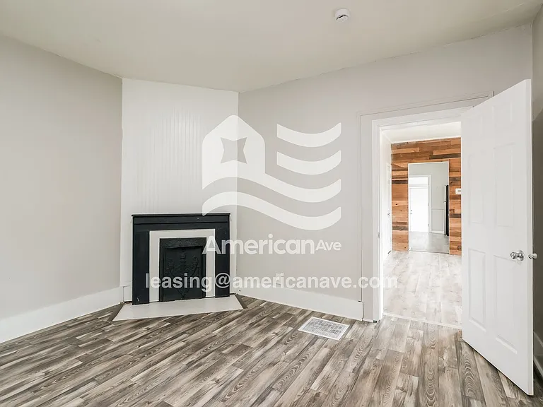 1536011_004_living_room_5.jpg