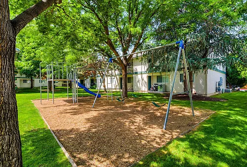 The Pines Apartments Photo 1