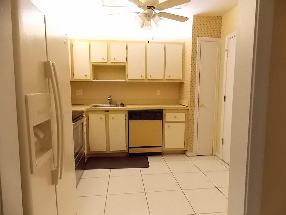 1st image of 4851 NW 21st Street #508