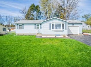 160 Artisan St, Chicopee, MA 01013