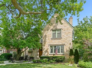 1112 Edmer Ave, Oak Park, IL 60302