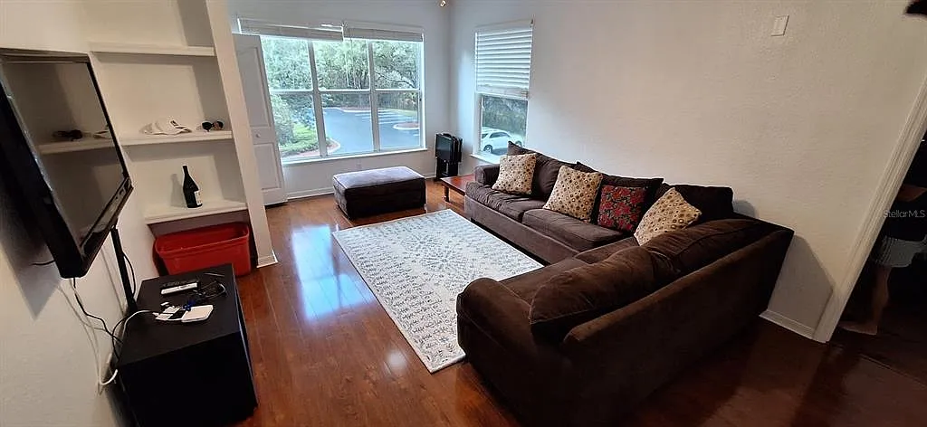 1 bed, 1.0 bath, 636 sqft, $1,280 — Photo 2