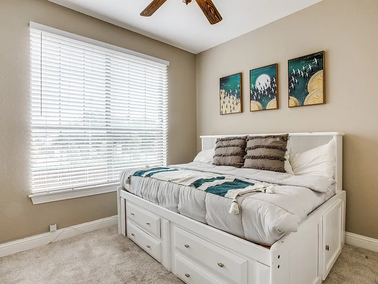 1309 Halcyon Pl — Photo 2