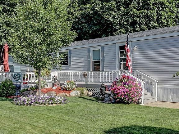 5th image of 1135 W Superior St #65