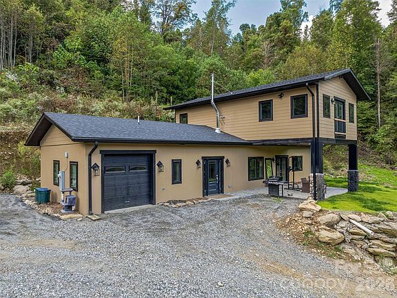 2nd image of 945 Roaring Fork Rd