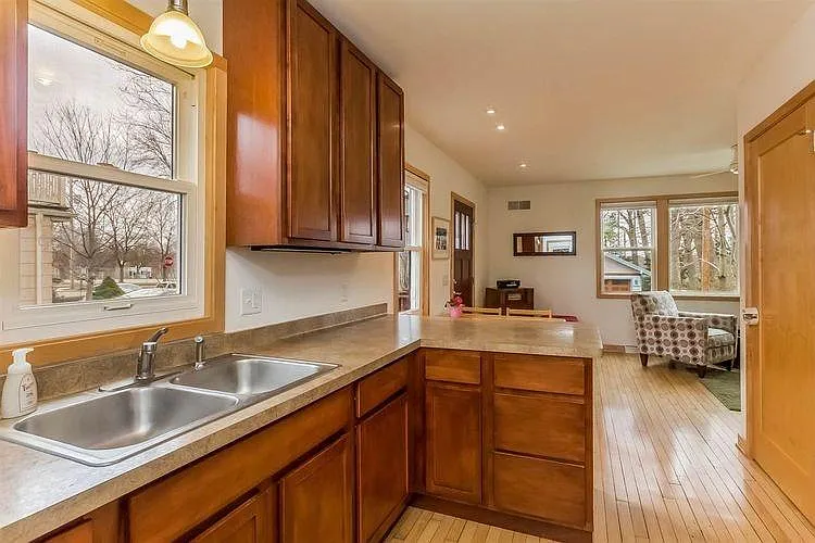 2 bed, 830 sqft, $2,250 — Photo 3