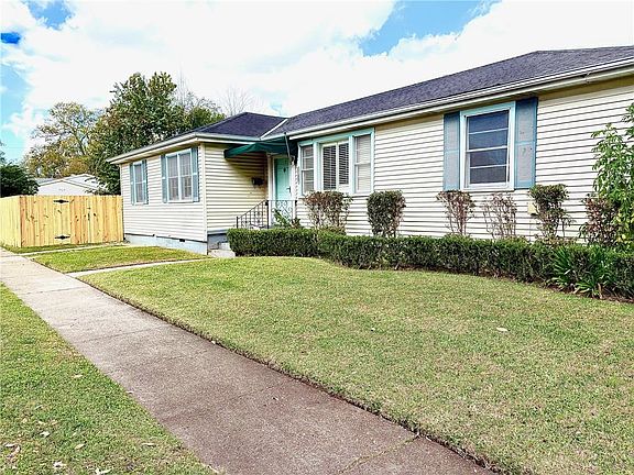 2nd image of 3811 Morris Pl